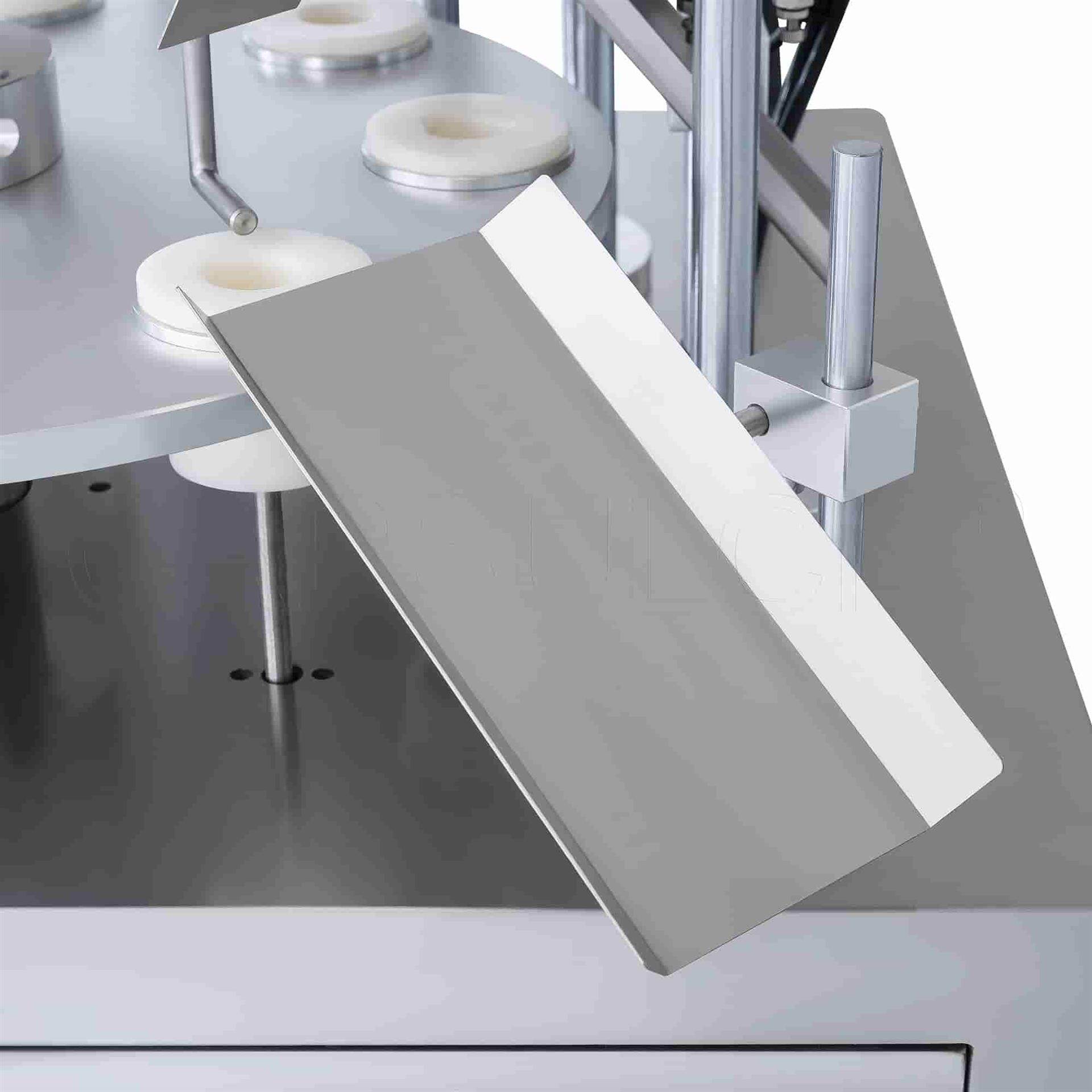 tube filler discharge device